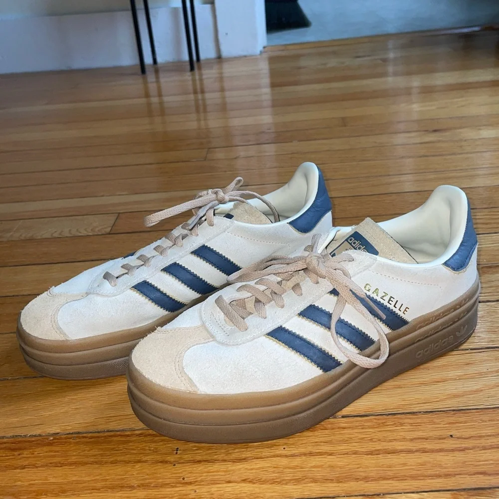 Adidas Gazelle Bold, women’s size 8, cream and navy sneakers - Picture 3 of 8